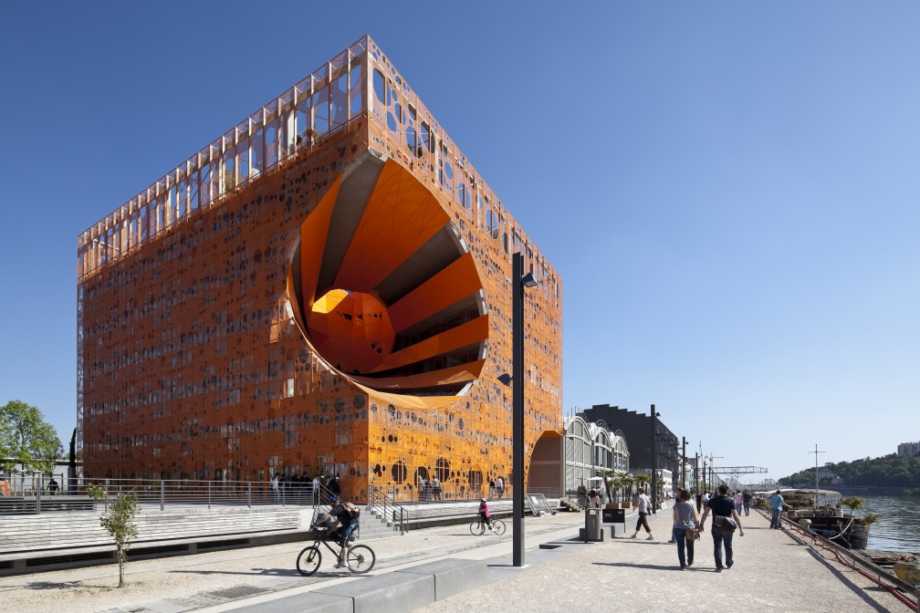 Le Cube Orange quartier Confluence ©Brice Robert Photographe